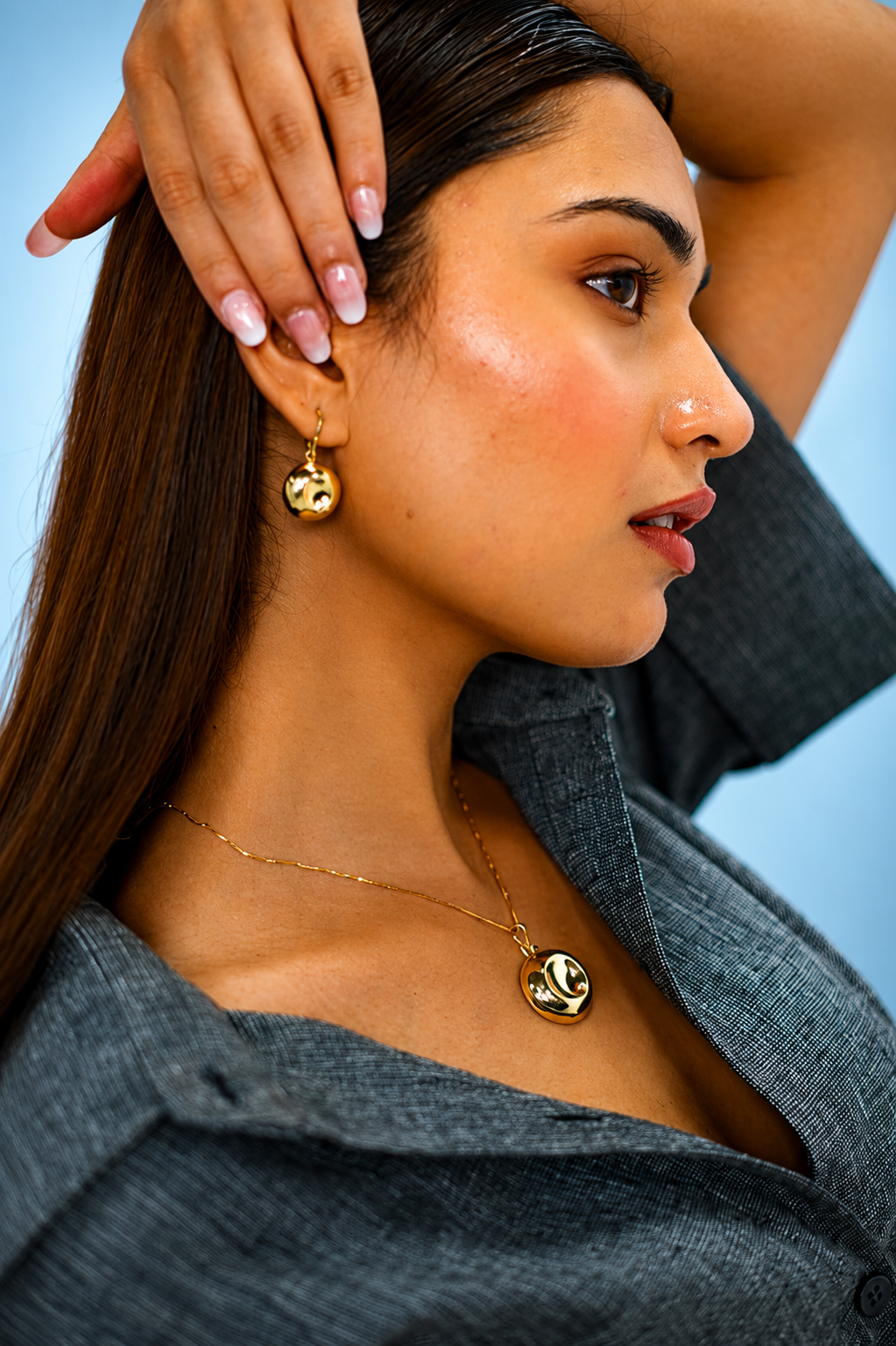 GoldenGaze Pendant Set
