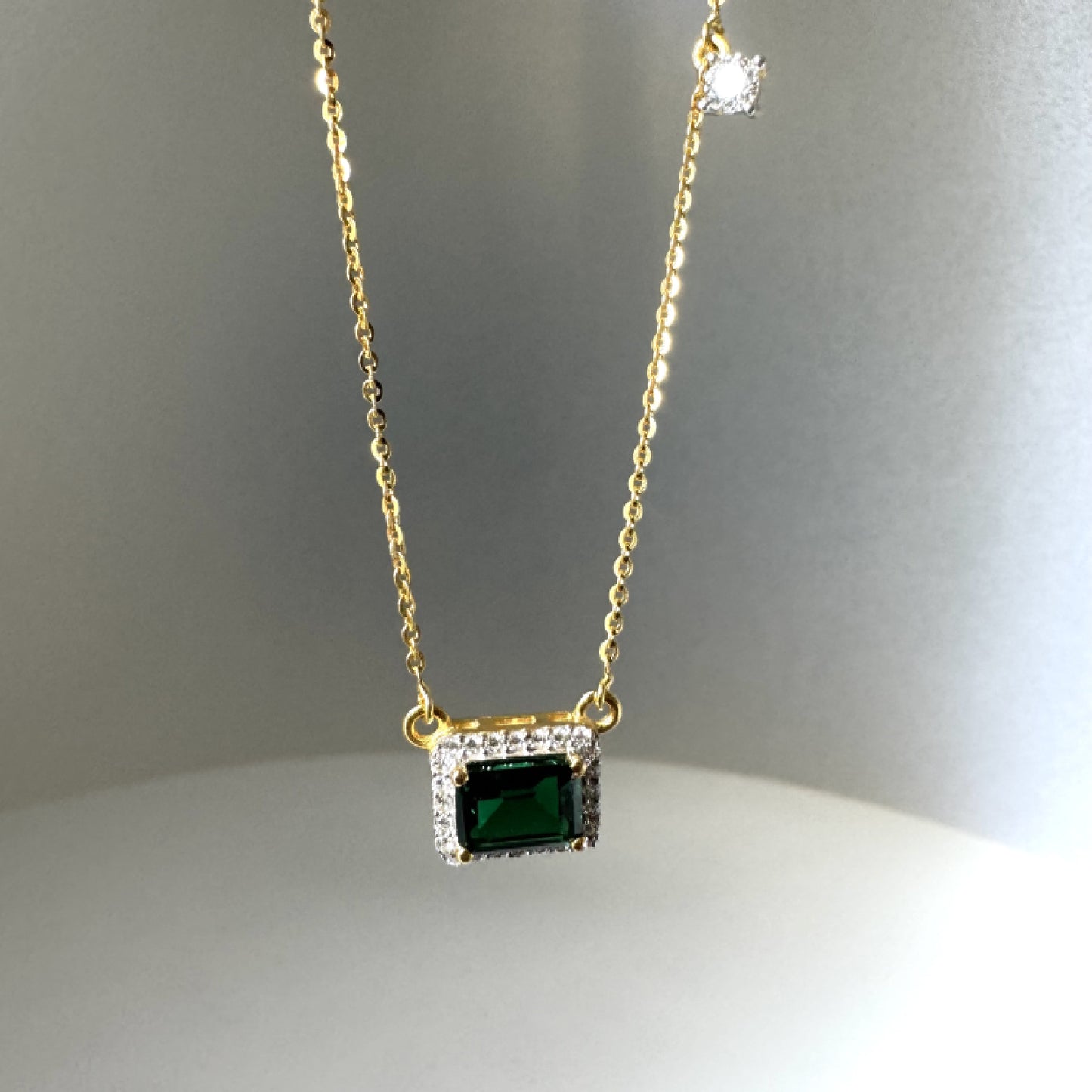 Green Gem Chain Pendant